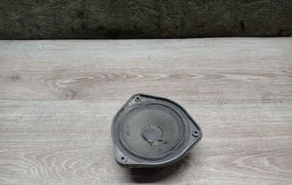 Audi A8 S8 D2 4D Rear door speaker 109638