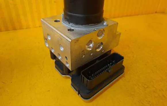 Mercedes-Benz S W223 ABS Pump A0009002237
