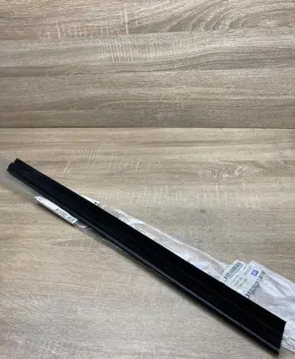 Opel Agila B Front door glass trim molding 93194500