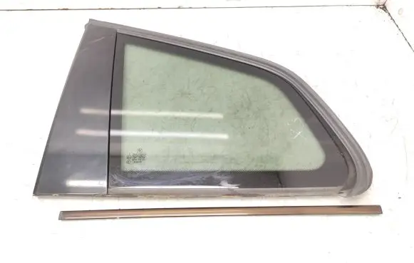 BMW X3 E83 Rear side window 43R00104 AS3