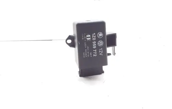 Volkswagen PASSAT B6 Seat heating relay 1Z0959772