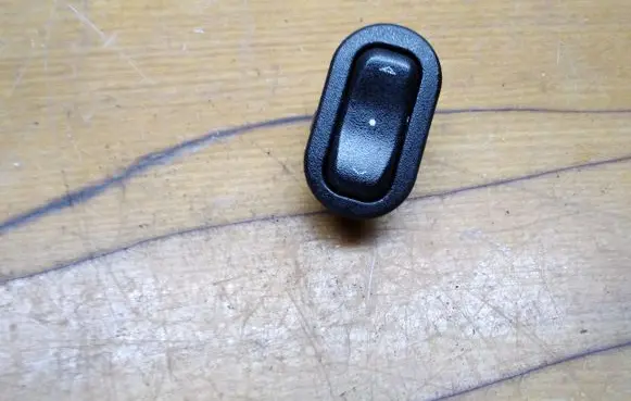 Opel Zafira A Electric window control switch 90561388