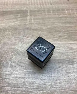 Volkswagen PASSAT B5 Other relay 443951253S 899556 217