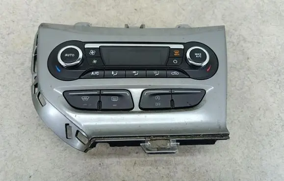 Ford Focus Climate control/heater control trim BM5T18C612CL