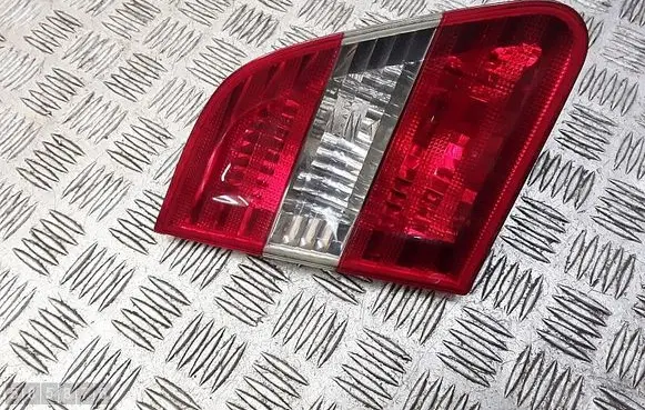 Tailgate rear/tail lights