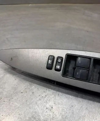 Toyota Avensis T270 Electric window control switch 8404005020 30170094 180310103332
