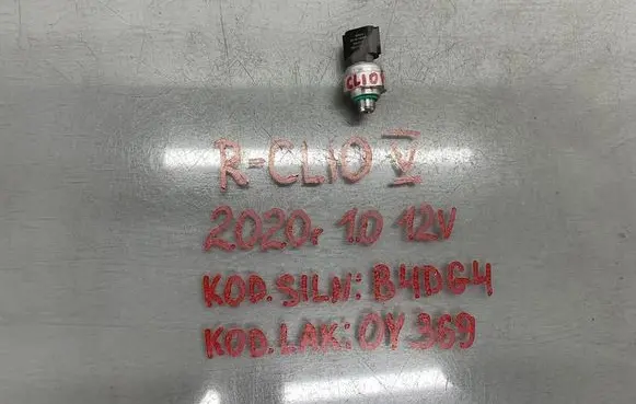 Renault Clio V Air conditioning (A/C) pressure sensor 821367886R