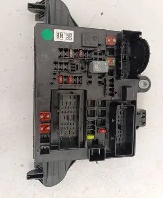 Opel Insignia A Fuse module 13277318