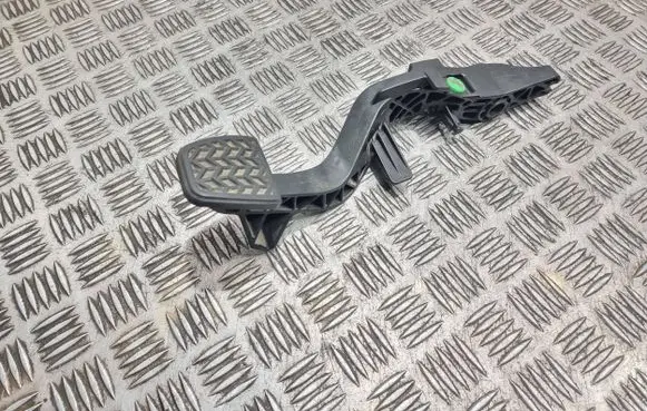 Toyota Yaris Clutch pedal 