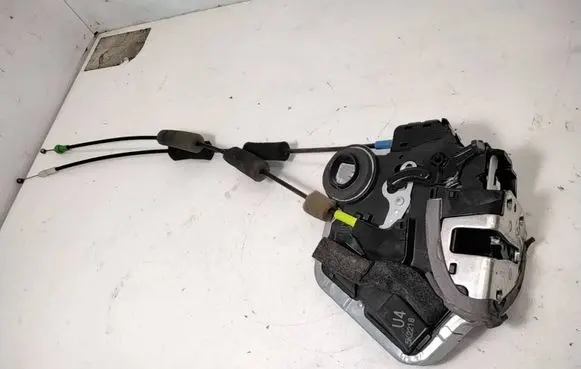 Lexus IS 220D-250-350 Rear door lock 5K2218
