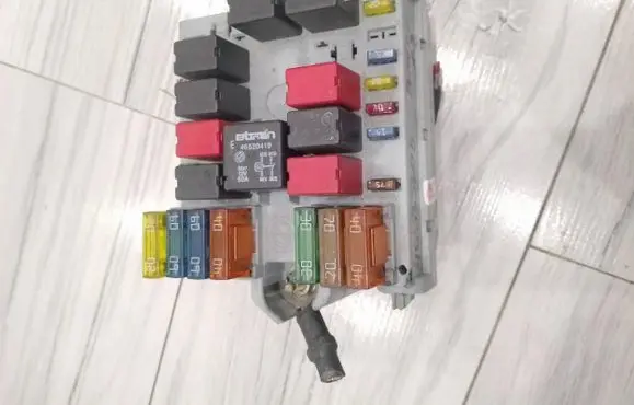 Fiat Punto (188) Fuse box set 46835603