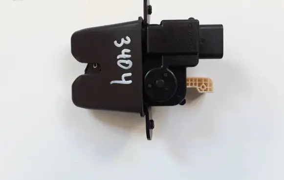 Loading door lock