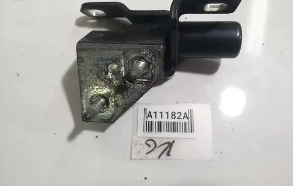 Ford Mondeo MK IV Rear door lower hinge 
