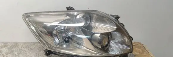 Toyota Auris 150 Headlight/headlamp 8111002540