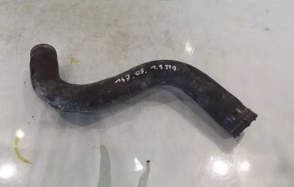 Engine coolant pipe/hose
