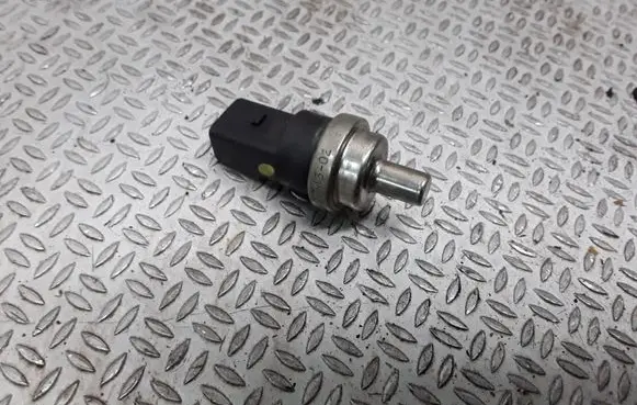 Volkswagen Polo III 6N 6N2 6NF Coolant temperature sensor 