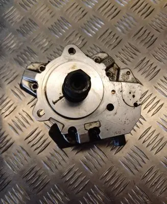 BMW X3 E83 Fuel injection high pressure pump 7788670 0445010045 044837