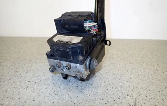 Toyota Avensis T250 ABS Pump