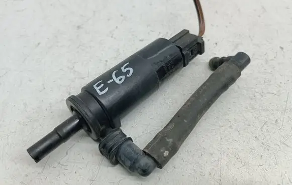 BMW 7 E65 E66 Headlight washer pump 577863 6973097 67126973097