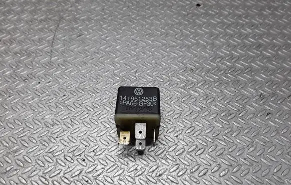 Volkswagen PASSAT B5.5 Other relay 141951253B