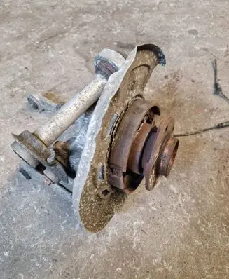 Rear wheel hub spindle/knuckle