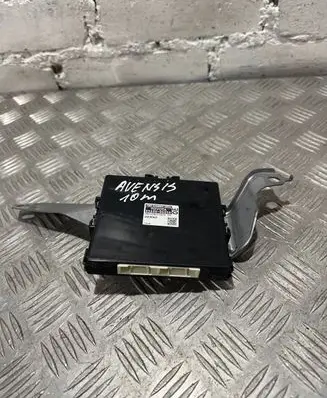 Toyota Avensis T270 Power management control unit 8969005050