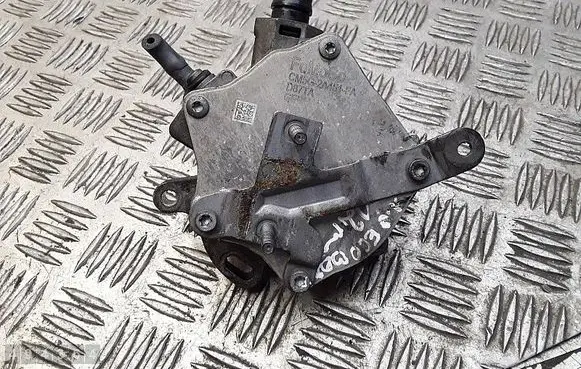 Ford Focus Vacuum pump CM5G2A451FA
