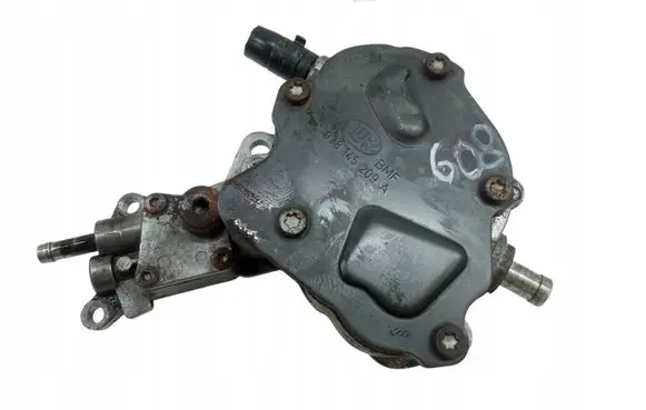 Volkswagen PASSAT B5.5 Vacuum pump 038145209A