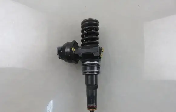 Volkswagen PASSAT B5.5 Fuel injector 0414720216 038130073BA