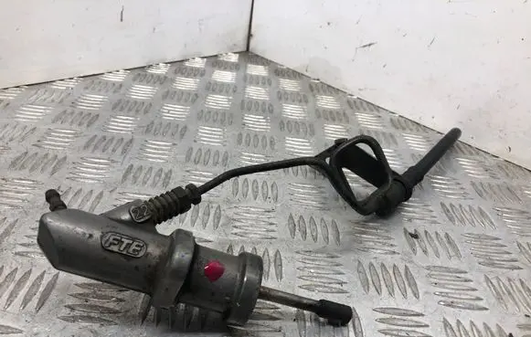 BMW 5 E60 E61 Clutch master cylinder G7367 6642