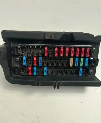 Opel Vivaro Fuse module 1810916000