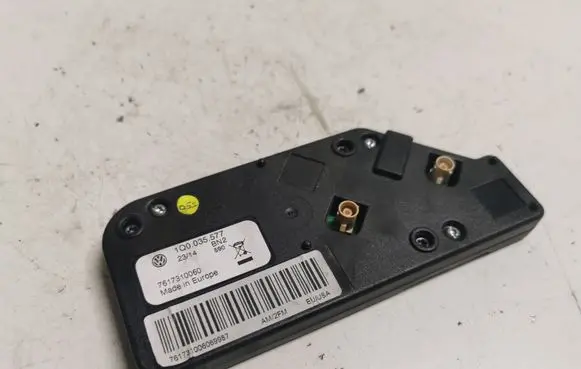 Volkswagen Eos Aerial antenna amplifier 1Q0035577