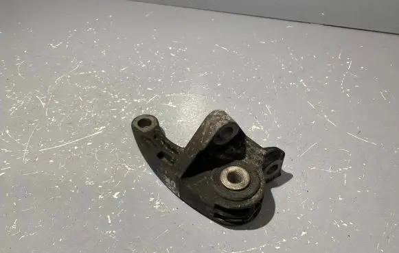 Volvo V50 Engine mounting bracket 326C94F