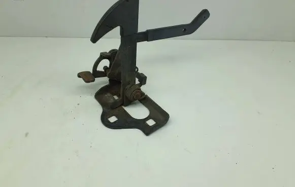 Skoda Octavia Mk2 (1Z) Engine bonnet/hood lock/latch loop/hook 1z0823480e