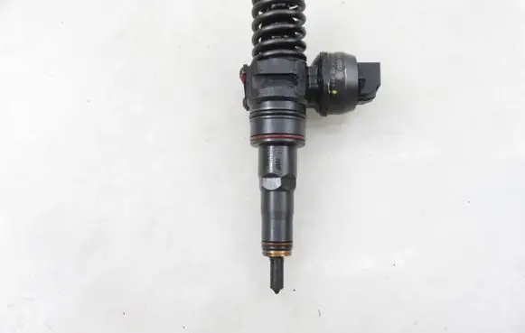 Skoda Fabia Mk1 (6Y) Fuel injector 0414720037 038130073AJ