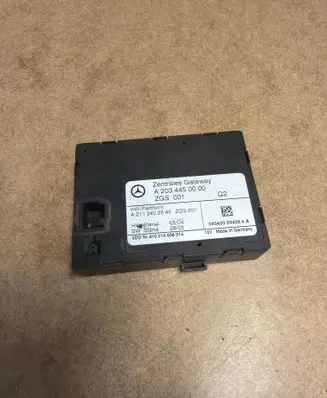 Mercedes-Benz E W211 Gateway control module A2034450000 A2115403545 410213008014
