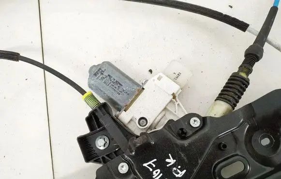 BMW 5 GT F07 Front door window regulator motor 72715639