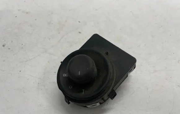 Opel Astra J Wing mirror switch 13271827