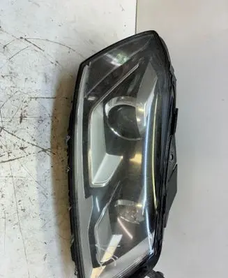 Volkswagen PASSAT B7 Headlight/headlamp 90005339