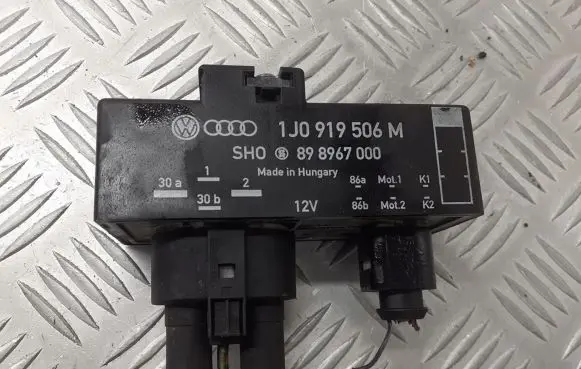 Seat Ibiza III (6L) Coolant fan relay 1J0919506M