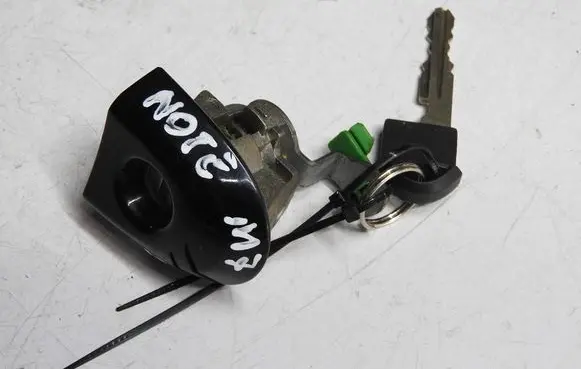 Nissan Note (E12) Coupe door lock (next to the handle) awfaw894