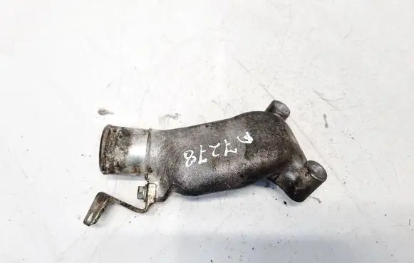 Toyota Avensis T220 Engine coolant pipe/hose