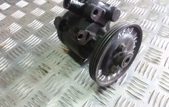 Renault Megane I Power steering pump 7846075