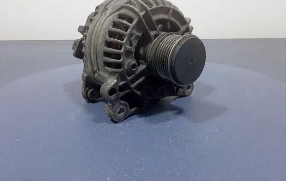 Volkswagen Touran I Generator/alternator 06F903023F