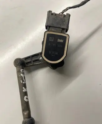 Headlight/headlamp level sensor