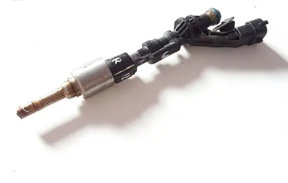 Land Rover Range Rover L322 Fuel injector 8W939F593AD 0261500105