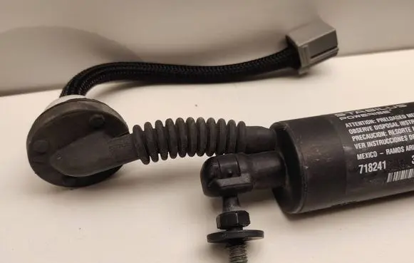 Dodge Durango III Tailgate strut 68333902AE