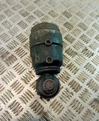 Jeep Grand Cherokee (WJ) Oil filter mounting bracket