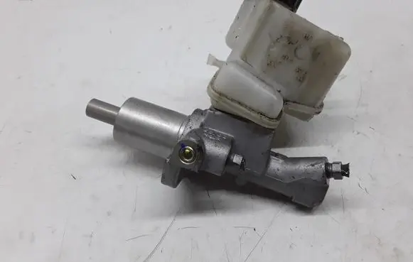 Mercedes-Benz C W204 Master brake cylinder