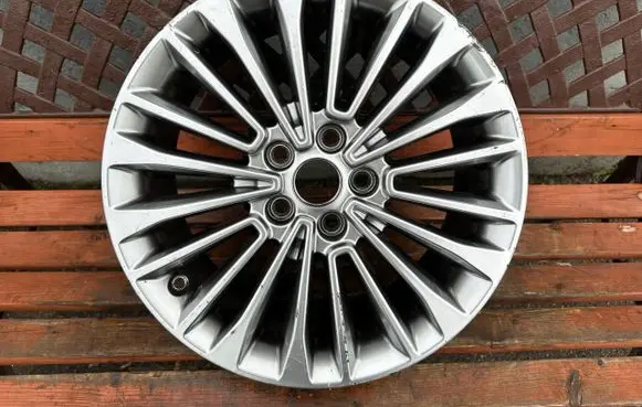 Ford Focus R17 alloy rim 